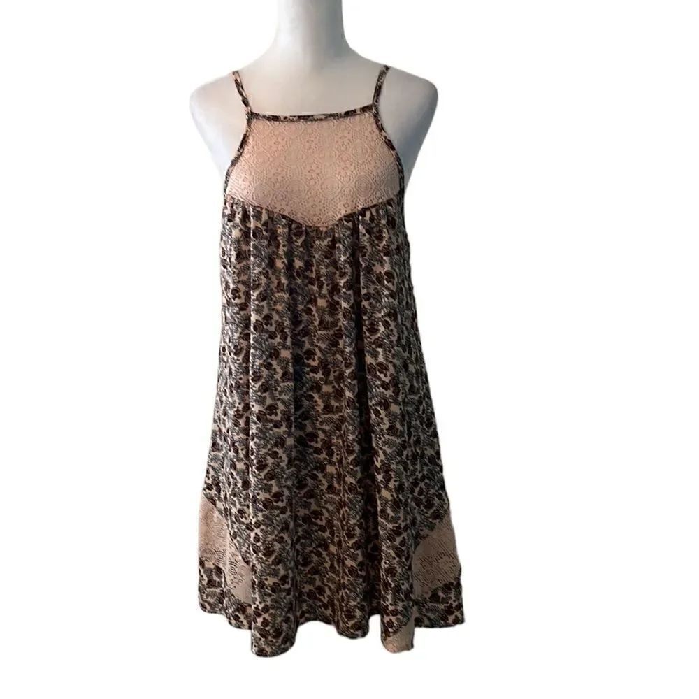 Kendall & Kylie size XS sleeveless mini dress w/lace trim & pretty print EUC
